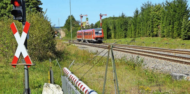 Der Bahnbergang Gterstrae/Bahnhofst... Zuge des Ausbaus verbreitert werden.   | Foto: Martin Wunderle