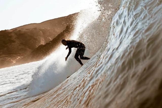 Auf den Wellen reiten:  Valerie Schlie...arten ist eine erfolgreiche Surferin.   | Foto: PRIVAT