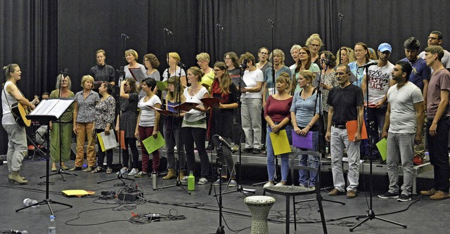 Letzte Probe: die Sngerinnen und Sng... rechts Jan Kurth, links Sonja Kreiner  | Foto: Michael Bamberger