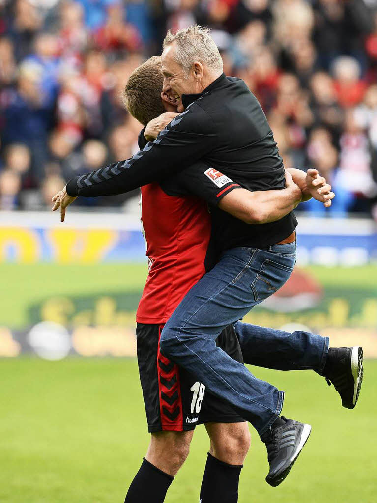 Gejubelt wurde mit Nils Petersen: Der dritte Heimsieg in der Saison wurde gefeiert.