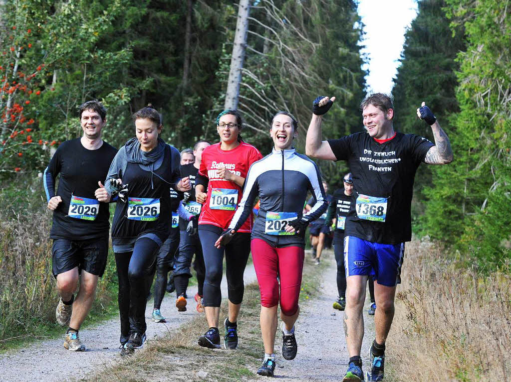 Dauerlauf mit Hindernissen: Viel Freude an Sport, Schlamm und der Party drum herum hatten am Sonntag 2500 Teilnehmer beim Rothaus – 