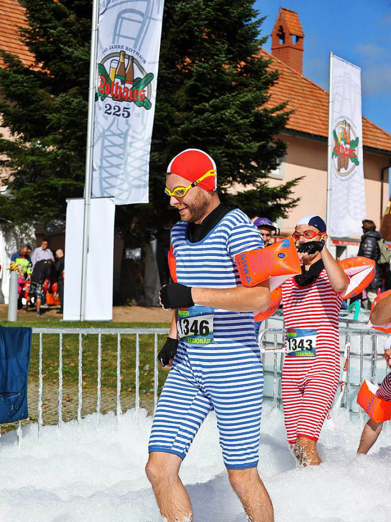 Dauerlauf mit Hindernissen: Viel Freude an Sport, Schlamm und der Party drum herum hatten am Sonntag 2500 Teilnehmer beim Rothaus – 