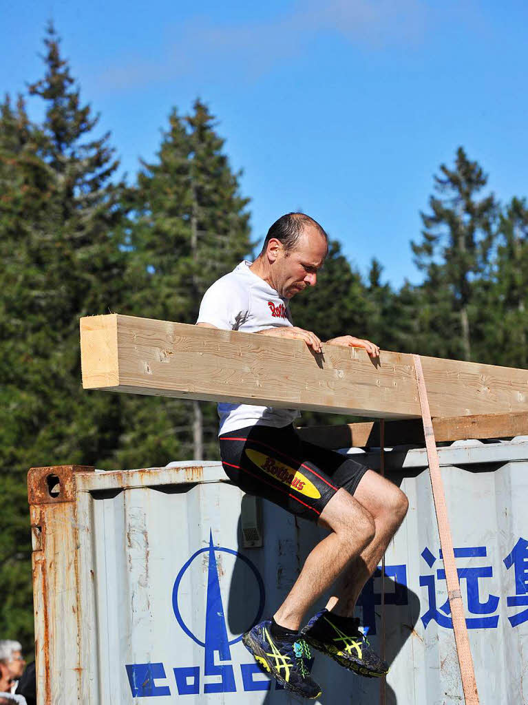 Dauerlauf mit Hindernissen: Viel Freude an Sport, Schlamm und der Party drum herum hatten am Sonntag 2500 Teilnehmer beim Rothaus – 