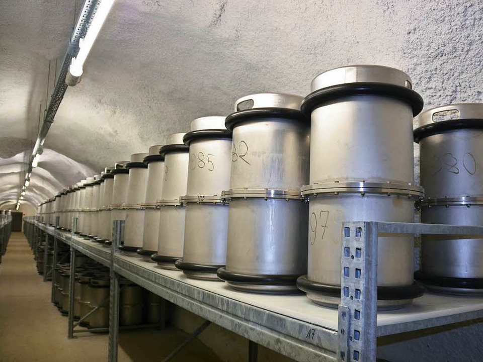 1500 Edelstahlfässer stehen in dem unterirdischen Archiv.  | Foto: Rüskamp