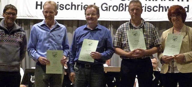 Mit der bronzenen Ehrennadel des Ski-V...rista Matt (von links) ausgezeichnet.   | Foto: Sigrid Schneider