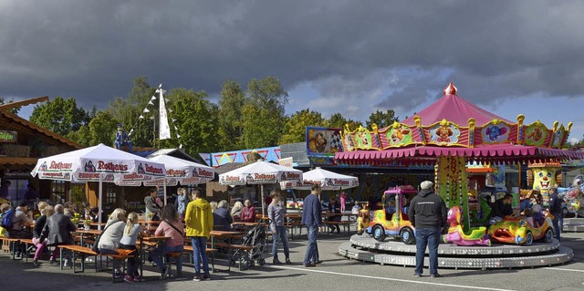 Am Samstag war das Wetter nicht so gut fr das Herbstfest auf dem Festplatz.   | Foto: Horatio Gollin