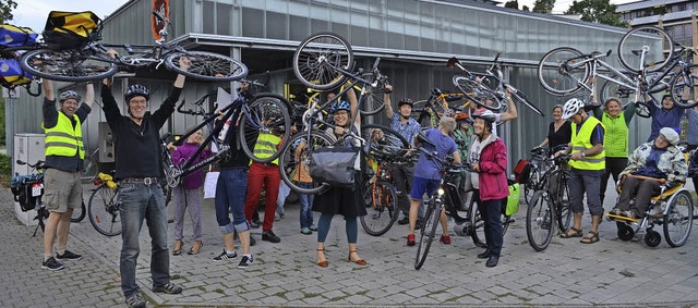 Hoch die Rder: Am Freitag hatte die A...ass so viele Teilnehmer wir noch nie.   | Foto: Britta Wieschenkmper