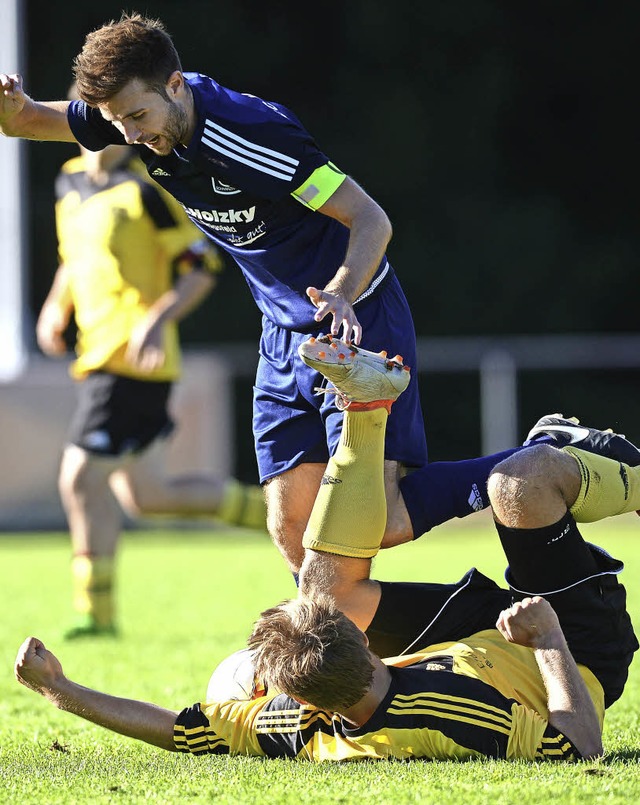 Die Blauen obenauf, schwarz-gelb am Bo...spiel gegen Knigsfeld mit 1:2-Toren.   | Foto: patrick seeger