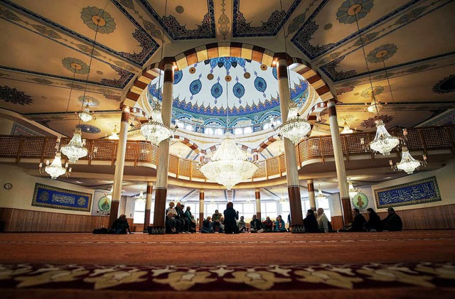 Der Gebetsraum der Yavuz-Sultan-Selim Moschee in Mannheim  | Foto: dpa