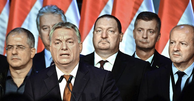 Zurckweichen will er nicht: Viktor Or...n am Sonntagabend nach dem Referendum   | Foto: AFP