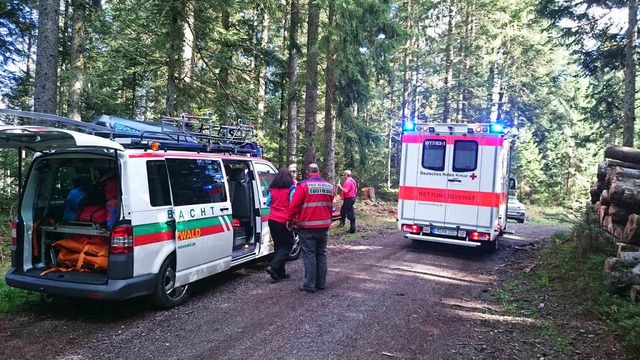 Bergwacht und Rettungsdienst waren schnell vor Ort.  | Foto: Bergwacht