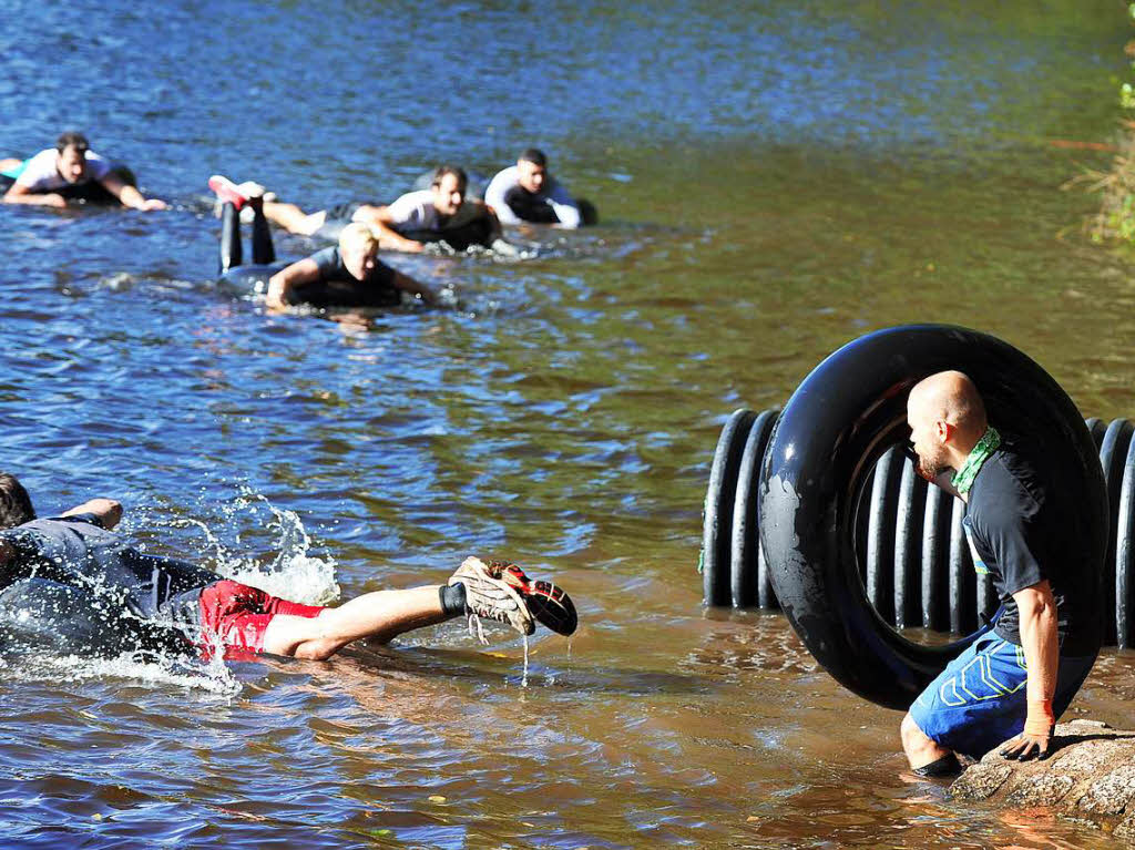 Dauerlauf mit Hindernissen: Viel Freude an Sport, Schlamm und der Party drum herum hatten am Sonntag 2500 Teilnehmer beim Rothaus – 