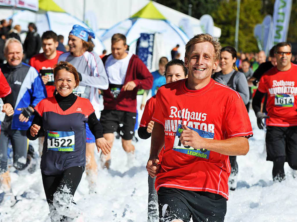 Dauerlauf mit Hindernissen: Viel Freude an Sport, Schlamm und der Party drum herum hatten am Sonntag 2500 Teilnehmer beim Rothaus – 