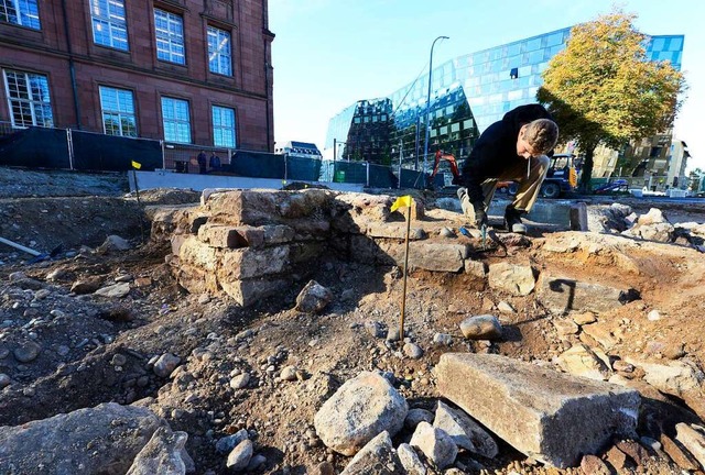Auf dem Platz der Alten Synagoge sind Reste der alten Synagoge gefunden worden.  | Foto: Ingo Schneider