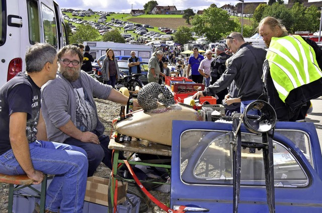 Konrad Mller aus Freudenstadt (zweite...mig zum Oldtimer-Markt nach Freiamt.  | Foto: Dieter Erggelet