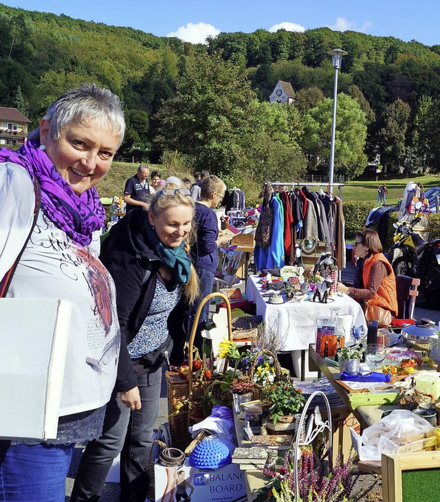Der erste Lieler Dorfflohmarkt fand be...etter statt und genoss guten Zuspruch.  | Foto: Silke Hartenstein
