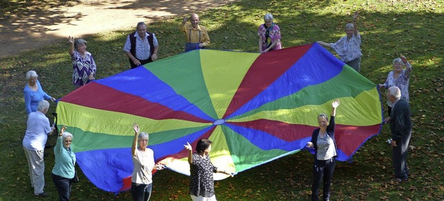 Bei der Feier mit den Seniorinnen und ...n Spiele im Freien fr  Auflockerung.   | Foto: zVg