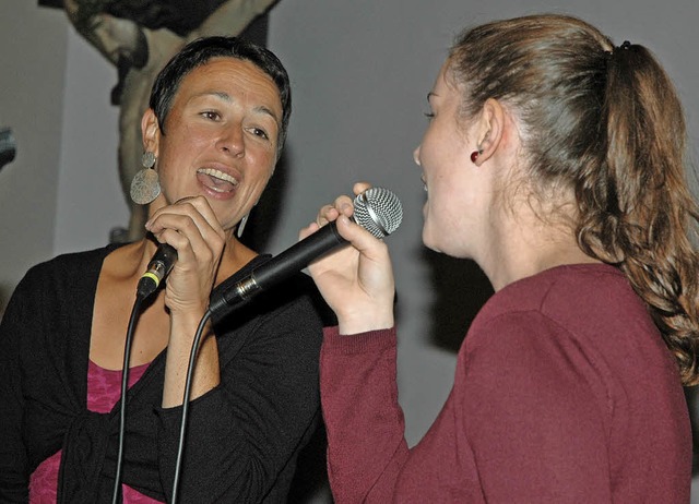 Steffi Lais (links) beim Konzert in de...dtkirche  im Duett mit Anna Schneider   | Foto: Regine Ounas-Krusel