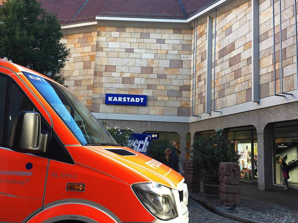 Feuerwehreinsatz am Mittwochmorgen bei Karstadt.  | Foto: Carolin Buchheim