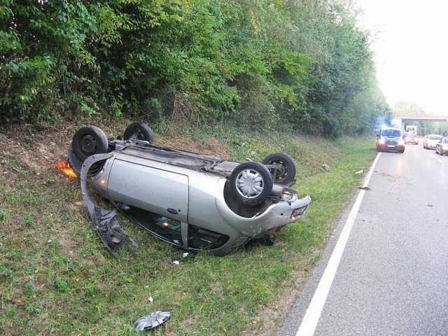 Bei einem Unfall, der sich am Mittwoch...hat, wurde eine Autofahrerin verletzt.  | Foto: Feuerwehr Pfaffenweiler