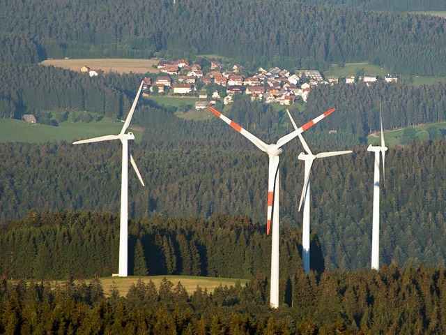 Windrder drehen sich  im Schwarzwald.  | Foto: dpa