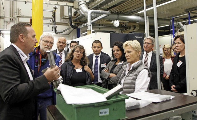 Boris Mussi (links) fhrte die Teilneh... Unternehmertreffens durch die Firma.   | Foto: Heidi Fssel