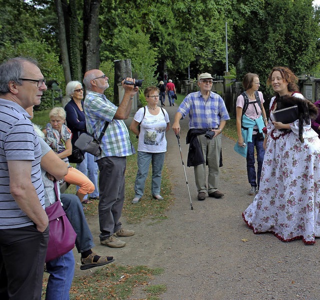 Sybille Kleinschmitt (rechts) bringt d...Wolfgang von Goethes Schwester nher.   | Foto: privat