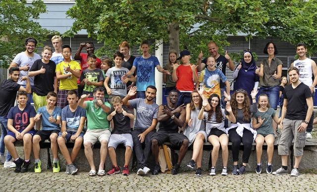 Lehrerin Sandra Revol (Zweite von rechts hinten) und ihre junge Filmcrew  | Foto: privat