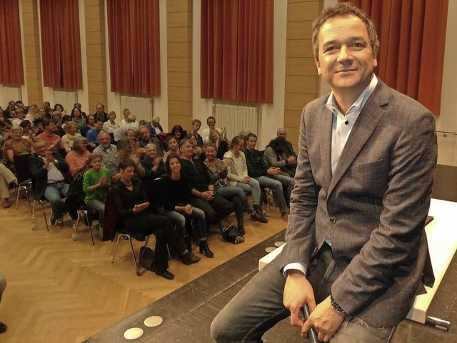 Gewohnt spritzig berzeugte Stefan Bauer das Publikum in der Festhalle.   | Foto: Heidrun Simoneit