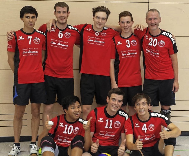 Die aktiven Volleyball-Herren mit Tobi...ian Geugelin, Christoph Mller (vorne)  | Foto: VBG