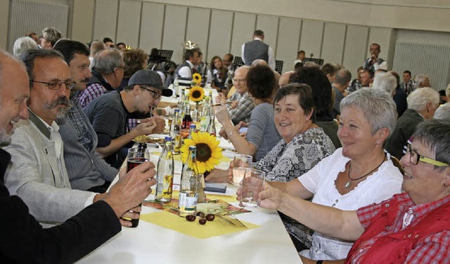 Viele Gste kamen zum sechsten Weinfes...s in der Steinenberghalle stattfand.    | Foto:  Ralph Lacher