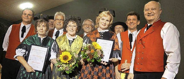 Die Geehrten: Beate Schmoranzer, Maria...rkle und Brgermeister Enrico Penthin   | Foto: Freyer