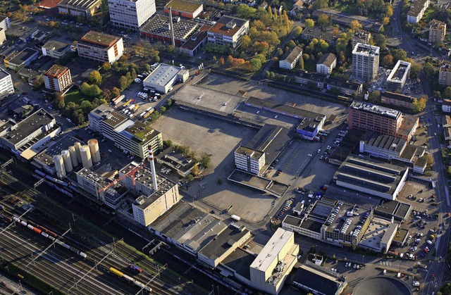 Auf der ehemaligen Mlldeponie Feldreben in Muttenz entsteht ein Asylzentrum.   | Foto: Meyer