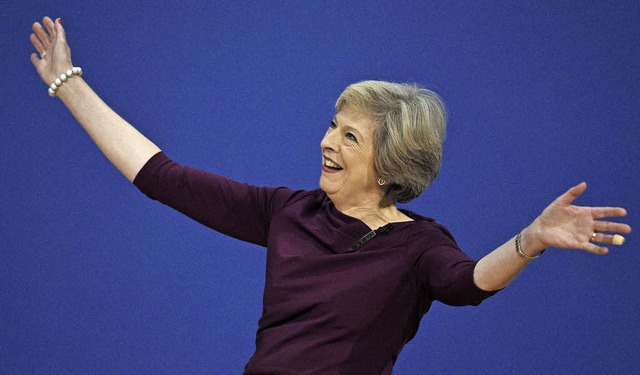 Die britische Premierministerin und ko...arteichefin  Theresa May in Birmingham  | Foto: dpa/afp