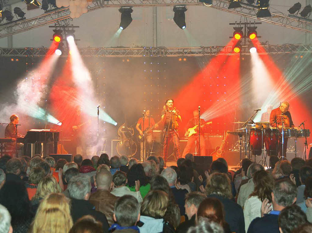 Rund 400 Fans erlebten einen beeindruckenden Abend bei „Pop & Poesie“ im Festzelt bei der Rothaus-Brauerei in Grafenhausen.