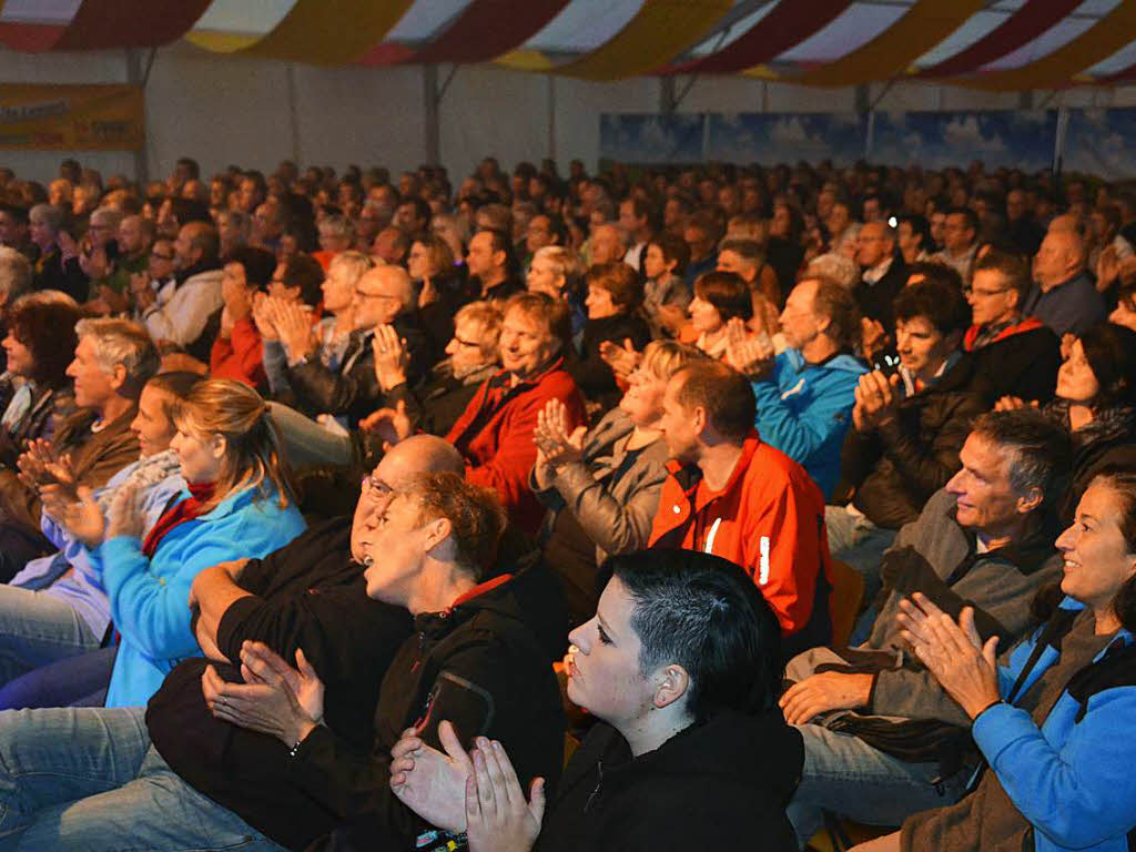 Rund 400 Fans erlebten einen beeindruckenden Abend bei „Pop & Poesie“ im Festzelt bei der Rothaus-Brauerei in Grafenhausen.