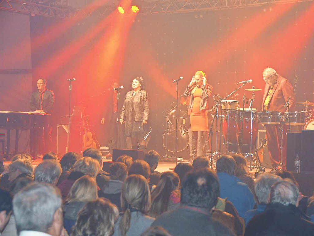 Rund 400 Fans erlebten einen beeindruckenden Abend bei „Pop & Poesie“ im Festzelt bei der Rothaus-Brauerei in Grafenhausen.