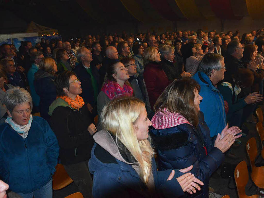 Rund 400 Fans erlebten einen beeindruckenden Abend bei „Pop & Poesie“ im Festzelt bei der Rothaus-Brauerei in Grafenhausen.