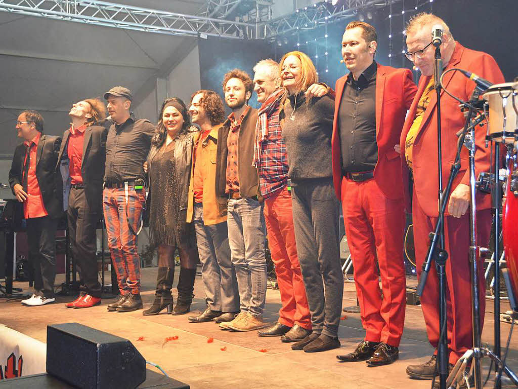 Rund 400 Fans erlebten einen beeindruckenden Abend bei „Pop & Poesie“ im Festzelt bei der Rothaus-Brauerei in Grafenhausen.