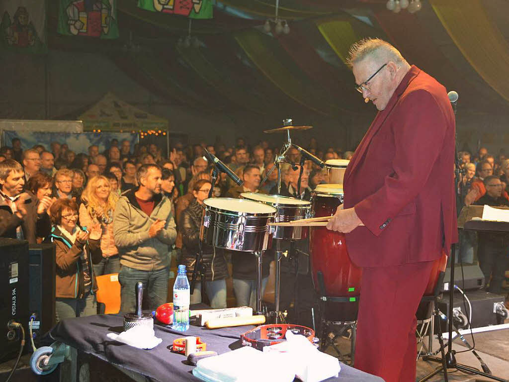 Matthias Holtmann  untersttzt die Band an den Percussions. Der Radiomoderator erwies sich einmal mehr als begnadeter Entertainer.