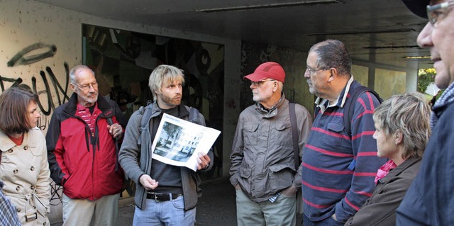 Stadtplaner Philipp Hlderich (Dritter... Fugnger in Bad Sckingen entgegen.   | Foto: Jrn Kerckhoff