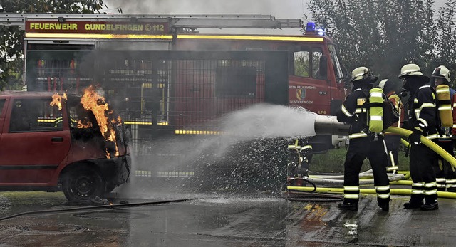 Angehende Feuerwehr-Truppfhrer bei der Prfung in Gundelfingen   | Foto: Andrea Steinhart