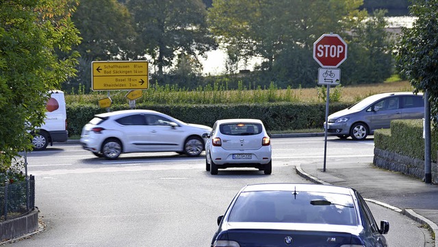 Die Einmndung Karsauer Strae in die B34 wird als gefhrlich betrachtet.   | Foto: Horatio Gollin