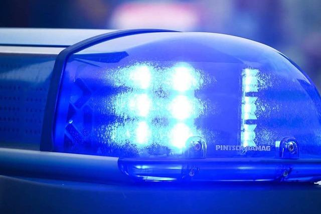 Mann von Paar ausgeraubt, schwer verletzt und in Wald abgelegt