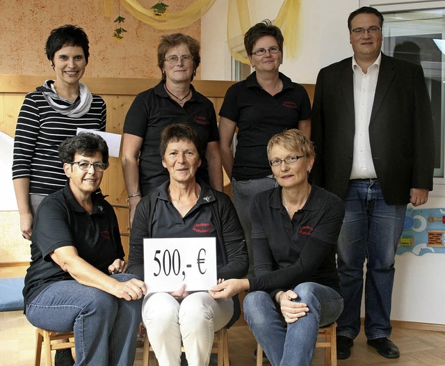 Landfrauen spenden fr den Kindergarte...zende Berta Stritt und Sabine Stritt.   | Foto: BZ