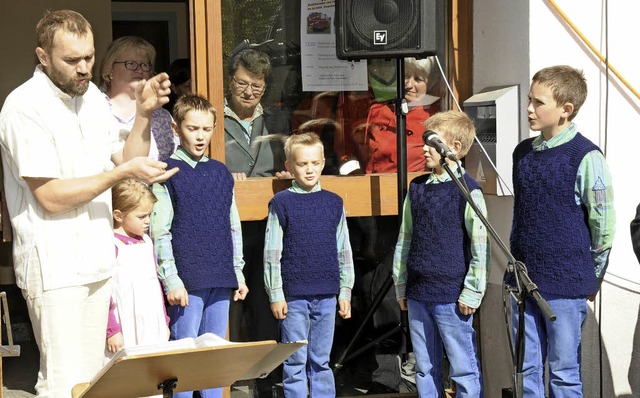 Bei der Segnung des neuen Feuerwehrfah...mals das &#8222;Wangener Lied&#8220;.   | Foto: Noe