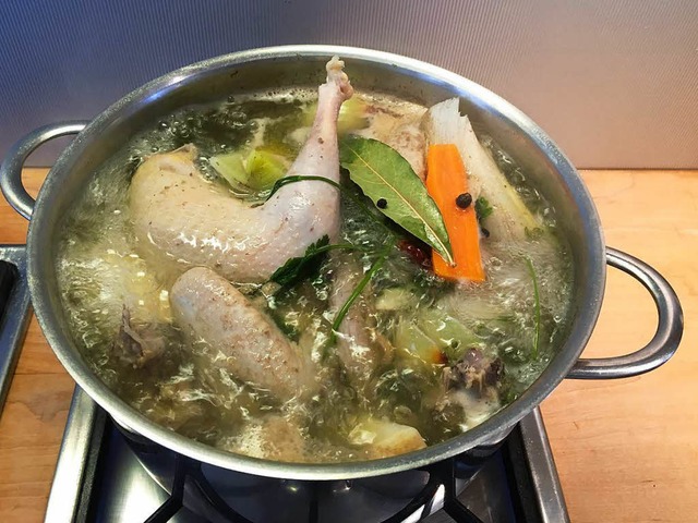 Medizin aus dem Kochtopf: Hhnersuppe hilft und mundet.  | Foto: Stechl 