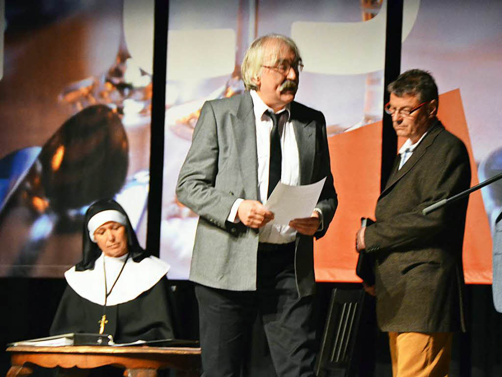 Die Theatergruppe Querfeldrhein inszenierte die Geschichte vom Legat zur Brgerstiftung in drei Akten