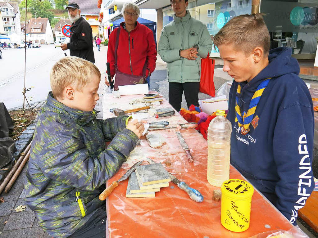 Specksteinschnitzen bei den Pfadfindern Specksteinschnitzen bei den Pfadfindern