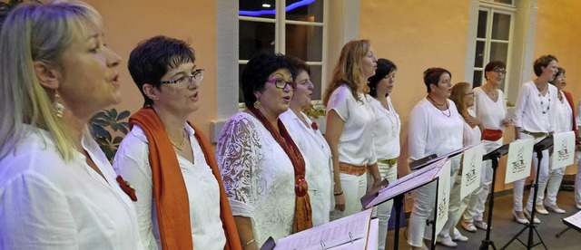 Flott und schwungvoll: Der Frauenchor ...n Ton&#8220; aus Markdorf am Bodensee.  | Foto: Christel Hlter-Hassler